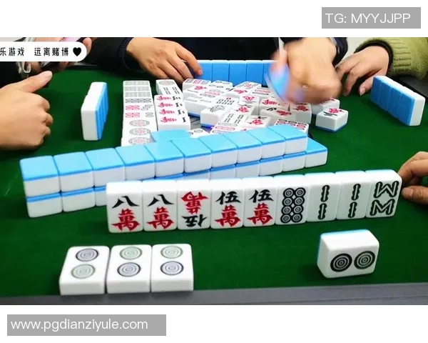 麻将胡了图片-麻将胡了!胜利的喜悦瞬间凝固在图片中-麻将胡了图片